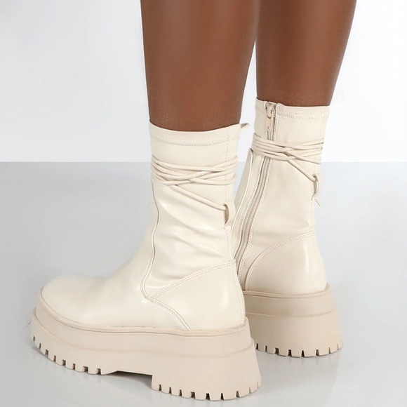 PUBLIC DESIRE - FINALE CREAM PU CHUNKY WRAP AROUND BOOTS - Picture 3 of 4